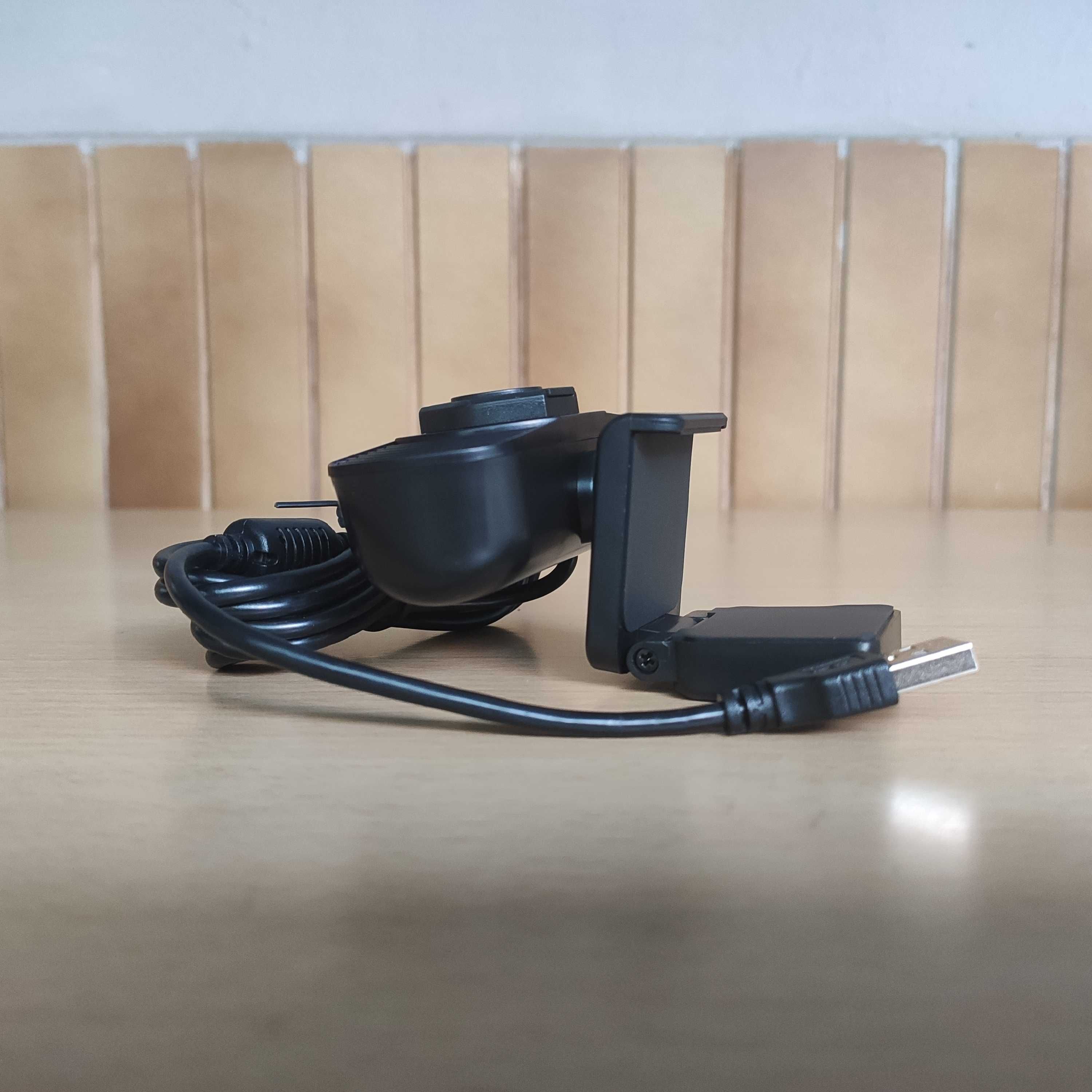 Webcam 1080p Micro Incorporado e Proteção de Privacidade