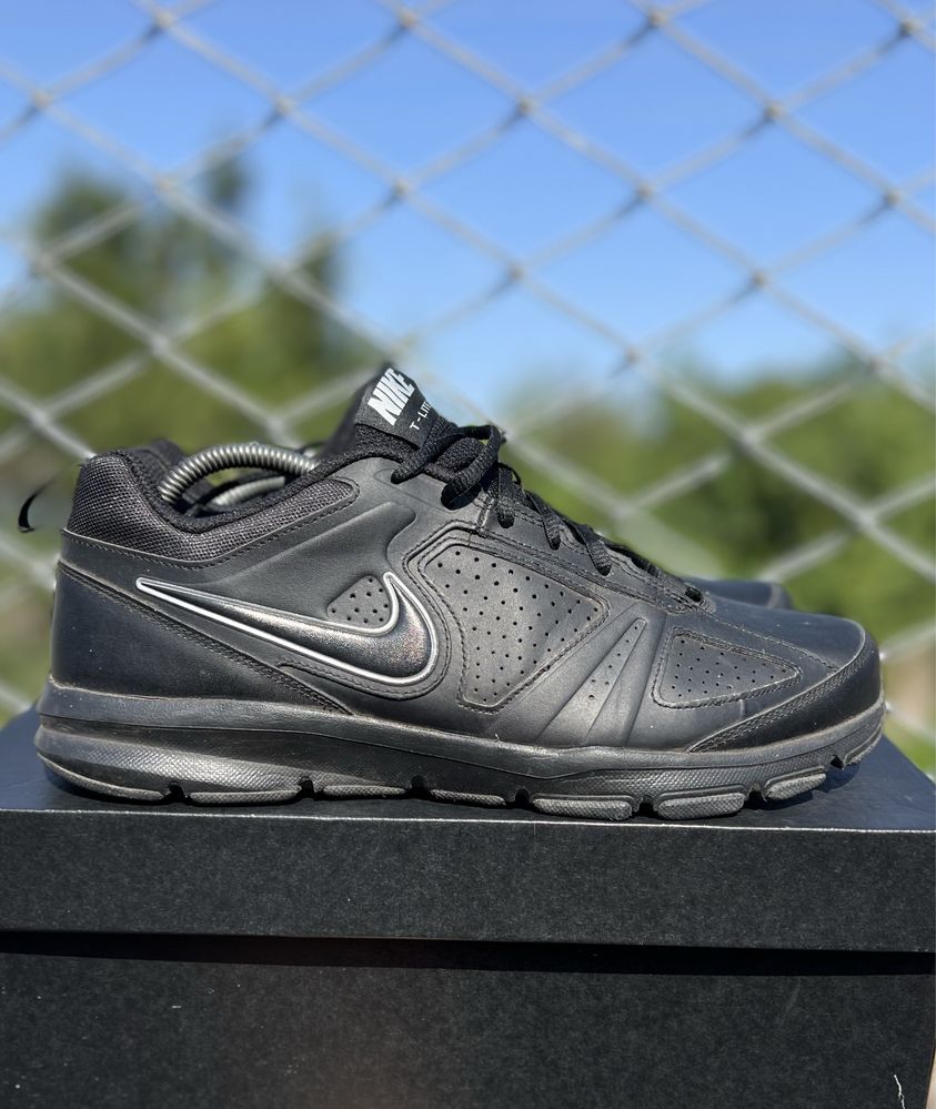 Nike t lite кроссовки оригинал 45  размер черные