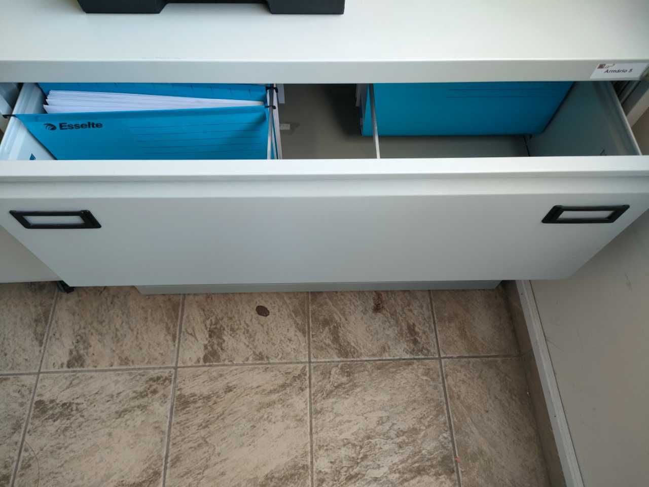 Arquivo com 2 gavetas de secções – Manutan