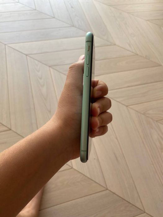 Айфон 11 в хорошем состоянии