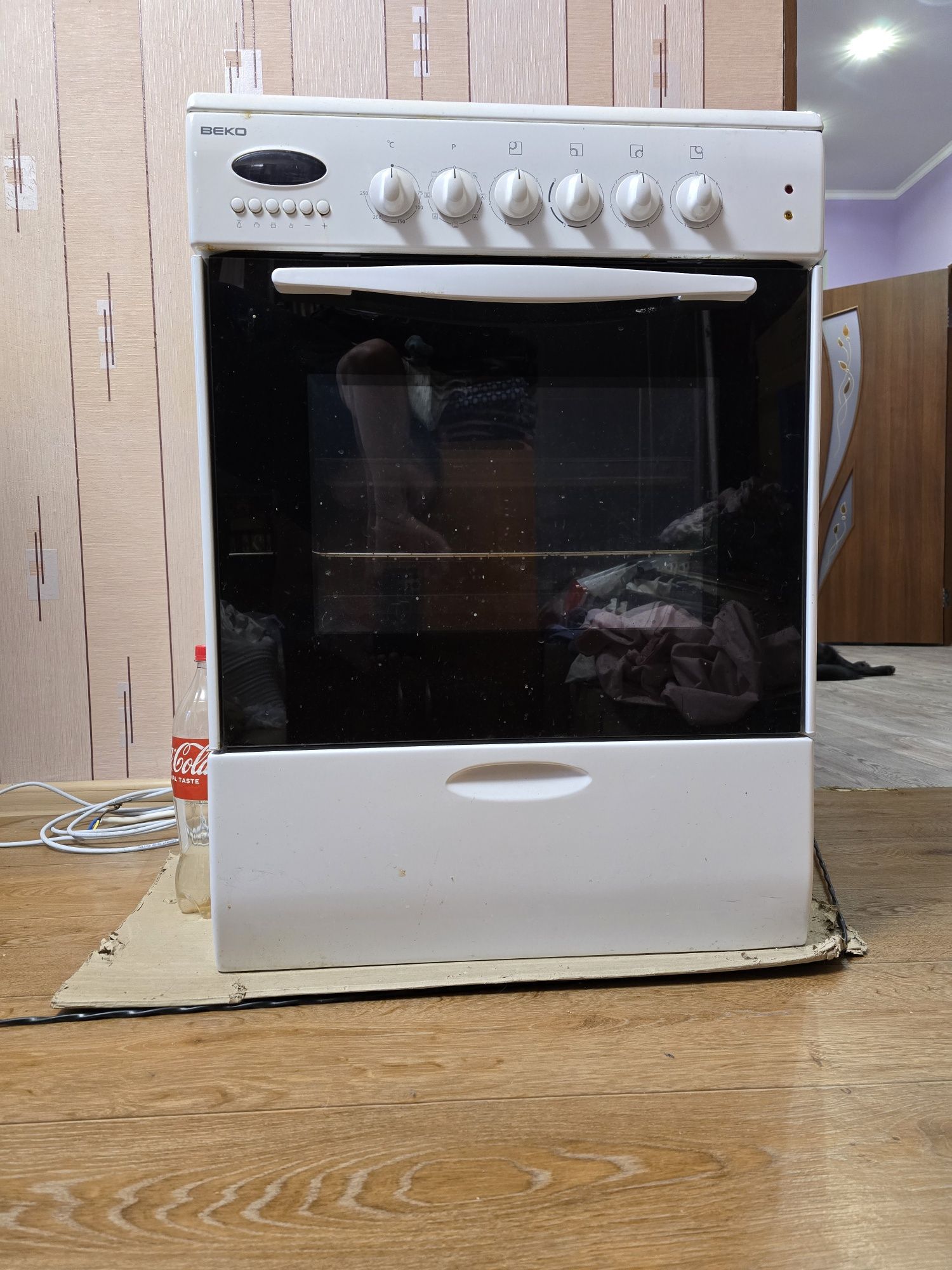 Електроплита BEKO.