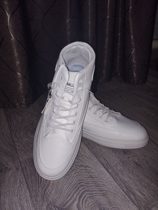 Продам новые высокие красовки, белые, кожзам, 43 р.