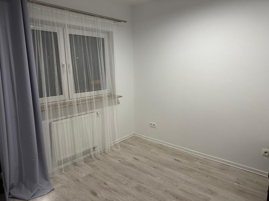 Wynajmę mieszkanie M-6 oś. Władysława 4 pokoje