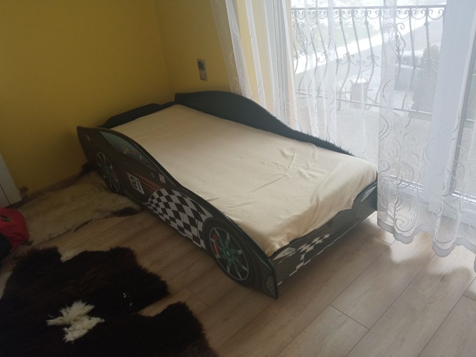 Sprzedam łóżko dziecięce samochód