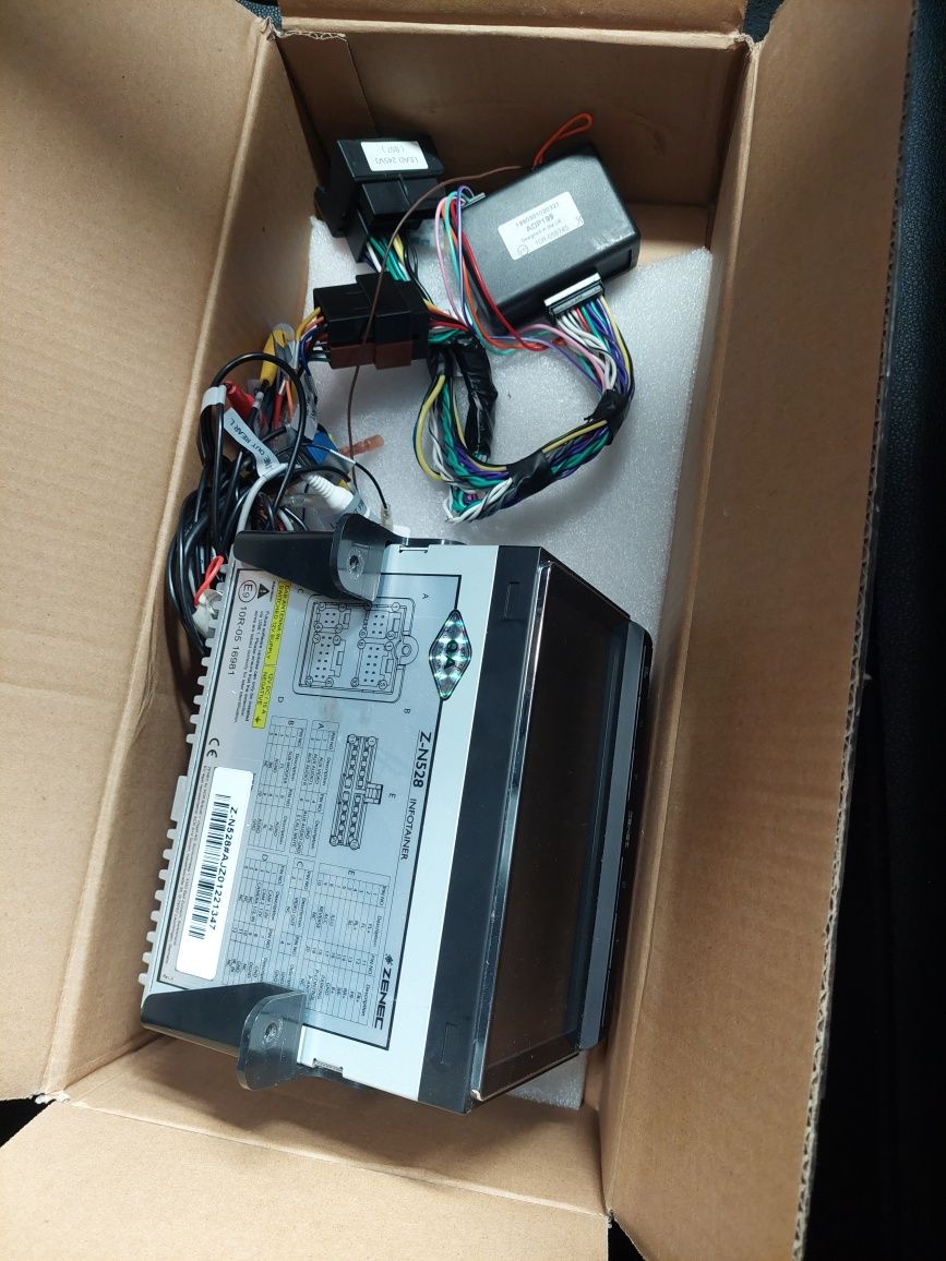 Zenec Z-N528 android radio