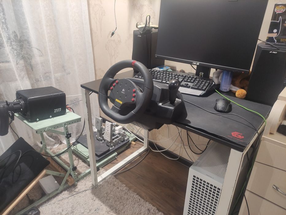 Руль Logitech momo