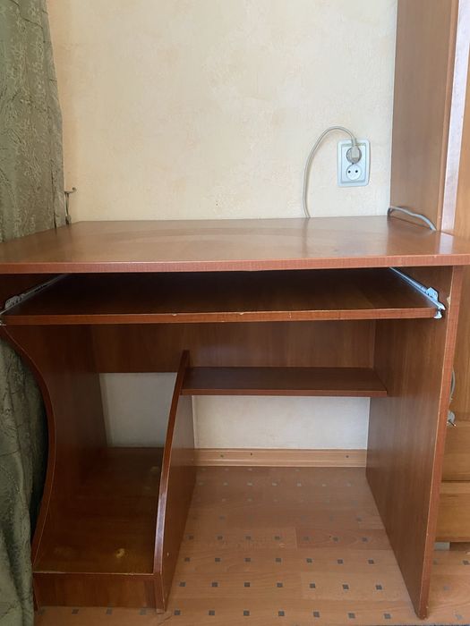 Компʼютерний стіл