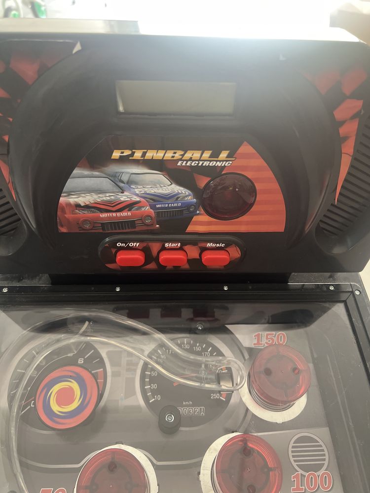 Jogo pimball criança