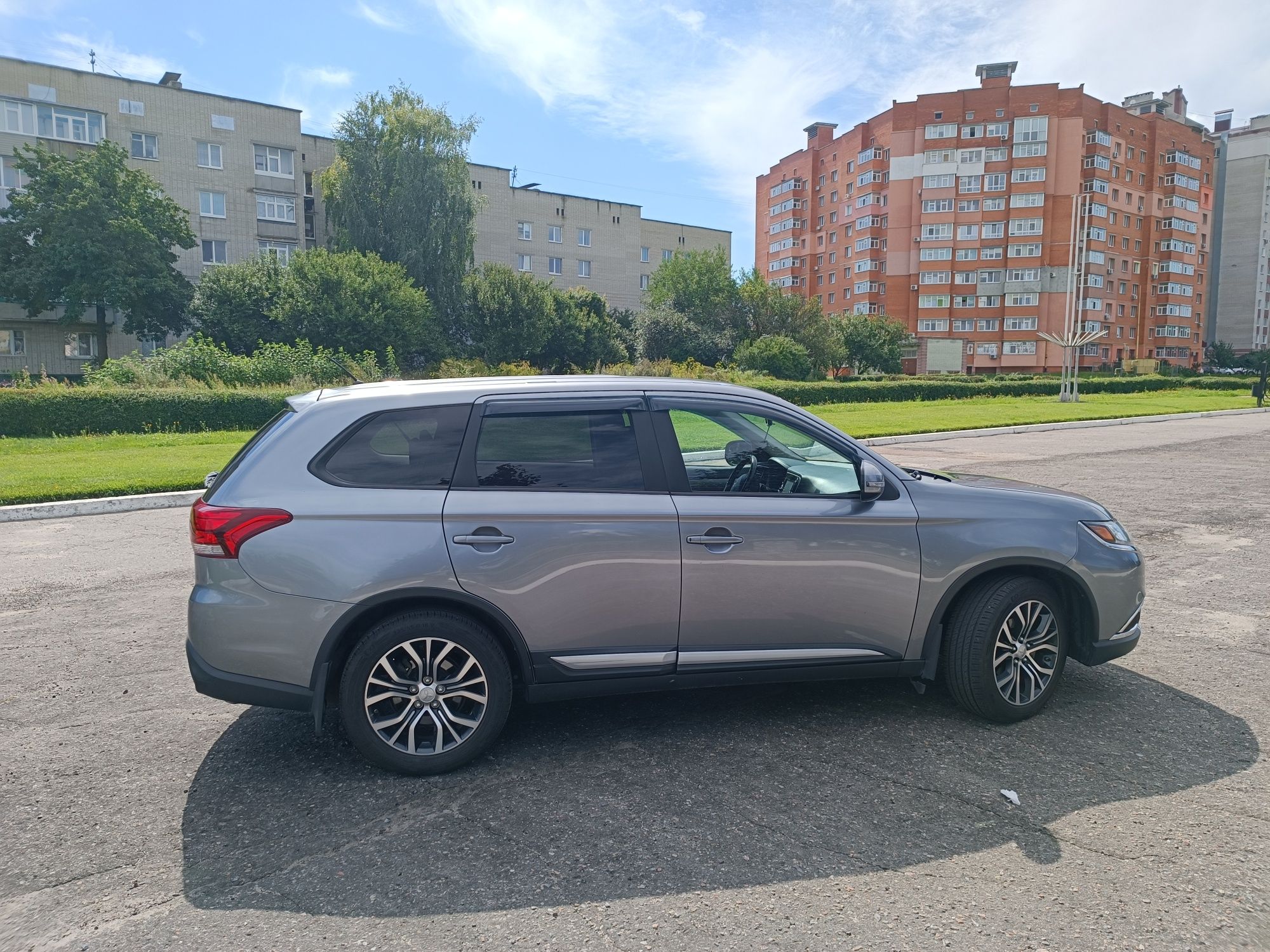 Mitsubishi Outlander 3