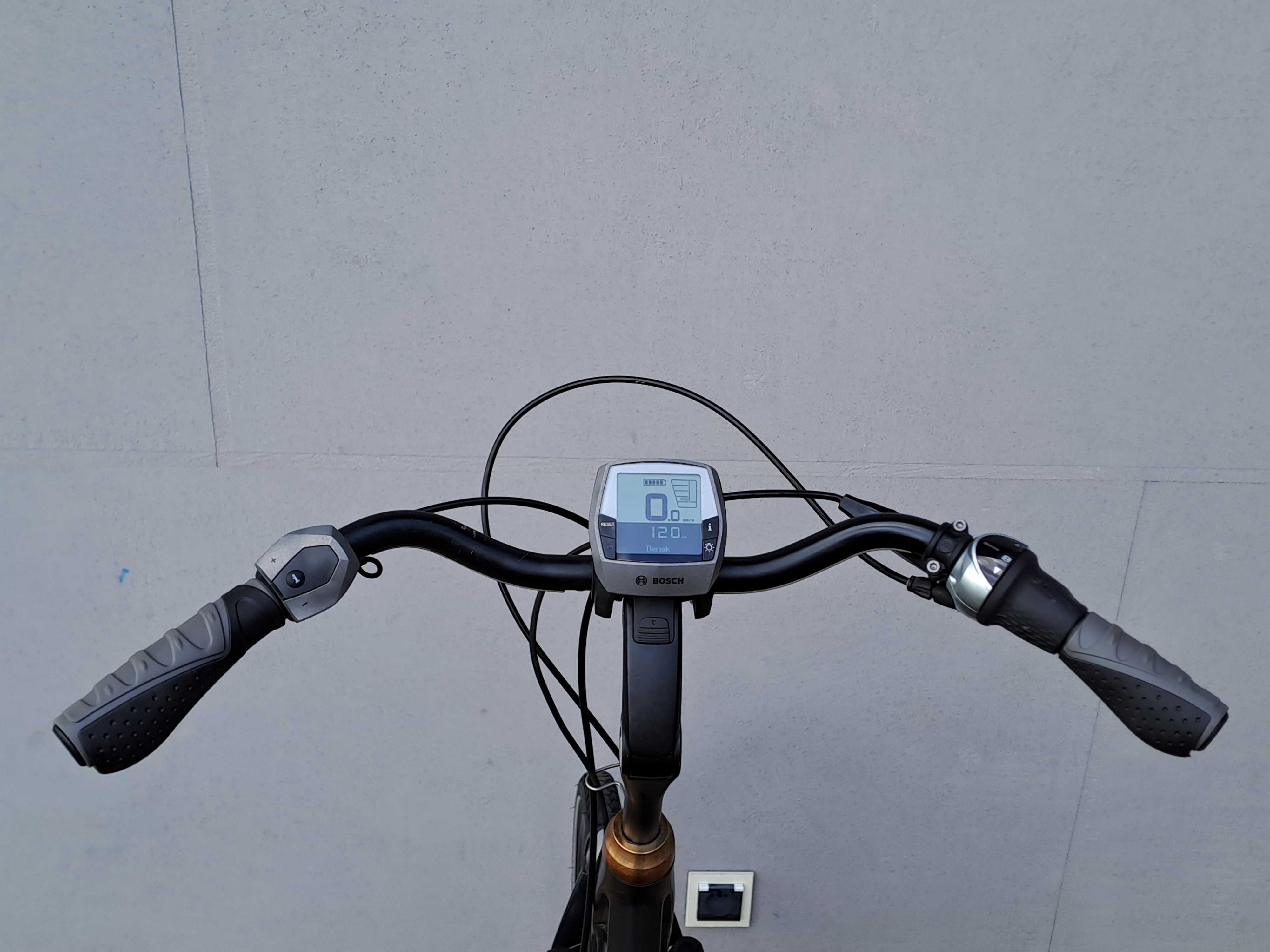 Parka rowerów elektrycznych Batavus Milano e-GO silnik Bosch 11Ah