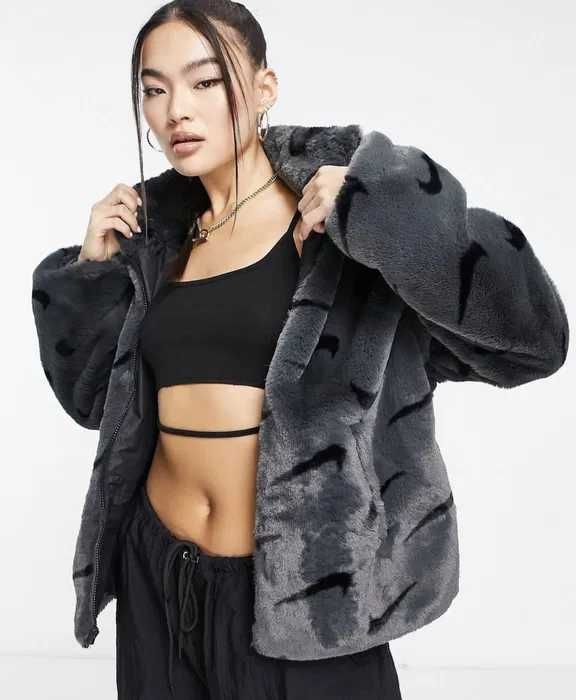 Плюшева шуба куртка nike sportswear plush faux fur all over (оригінал)