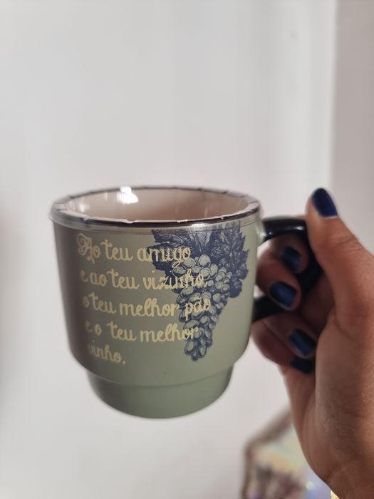 4 canecas com frases