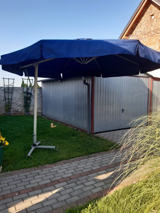 Parasole ogrodowy na wysięgniku