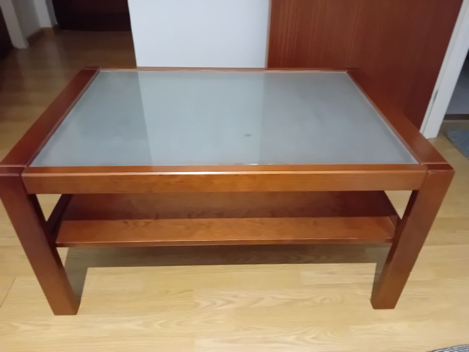 Coffee table with glass top64585427299842120