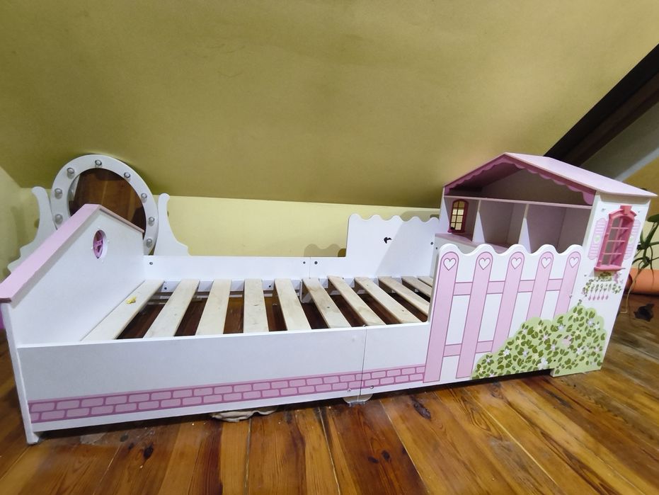 Łóżko dziecięce domek