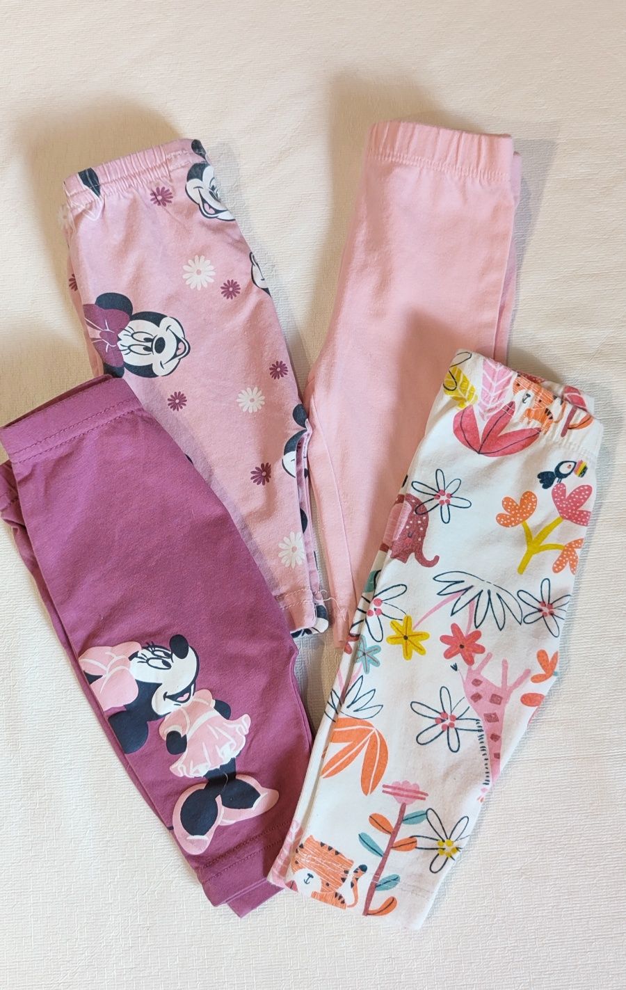 4x leginsy niemowlęce dla dziewczynki 56
Rozmiar: 50-56 cm 
Stan: bard