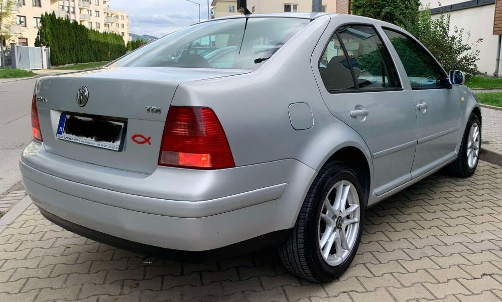 Volkswagen Bora 1.9TDI bardzo ładnie utrzymana! Bez grama rdzy!!