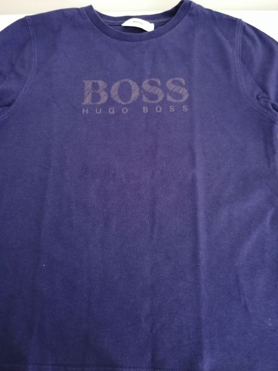 T-shirt de menino Diesel e Hugo Boss, tamanho 6 anos