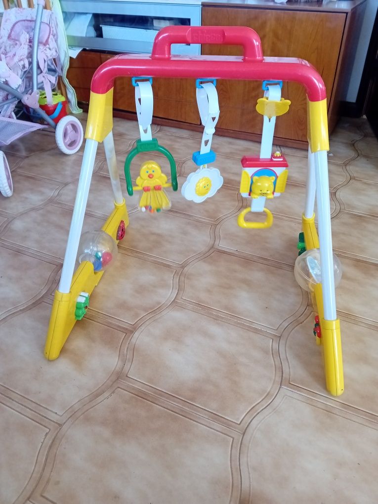 Vendo brinquedo de bebe atividades  em bom estado