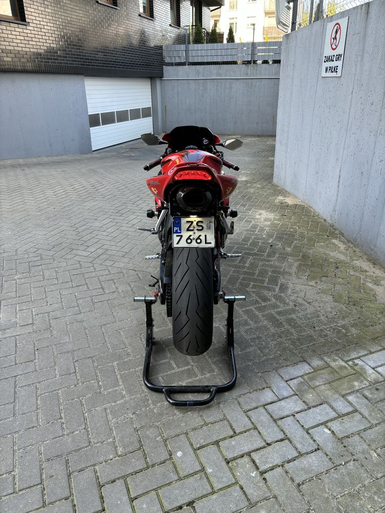 Honda CBR 1000RR 2006r. SC57 lift