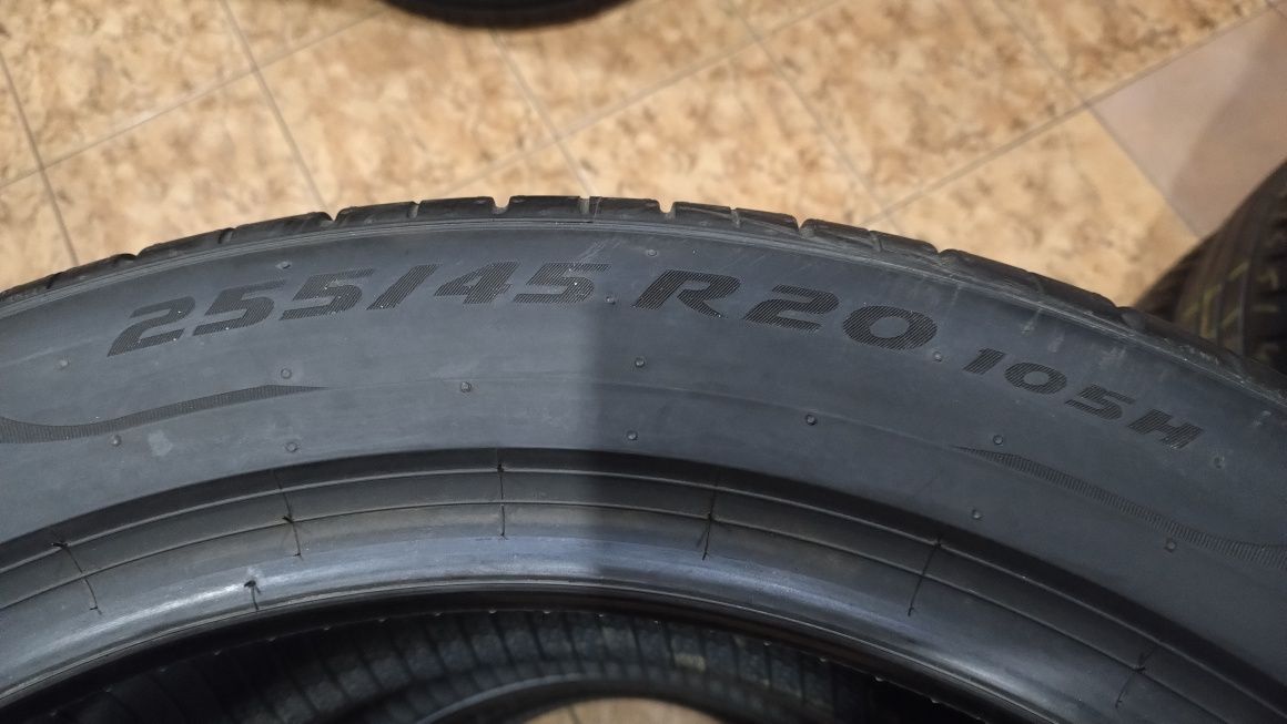 255/45/20 Pirelli P Zero