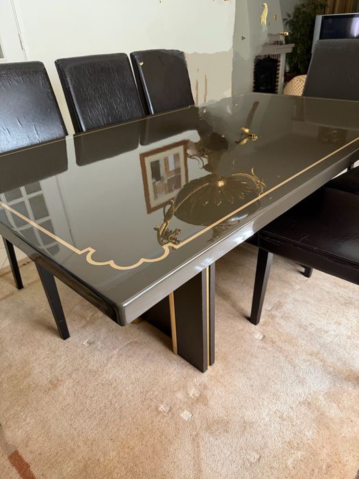 Mesa e vitrines lacados