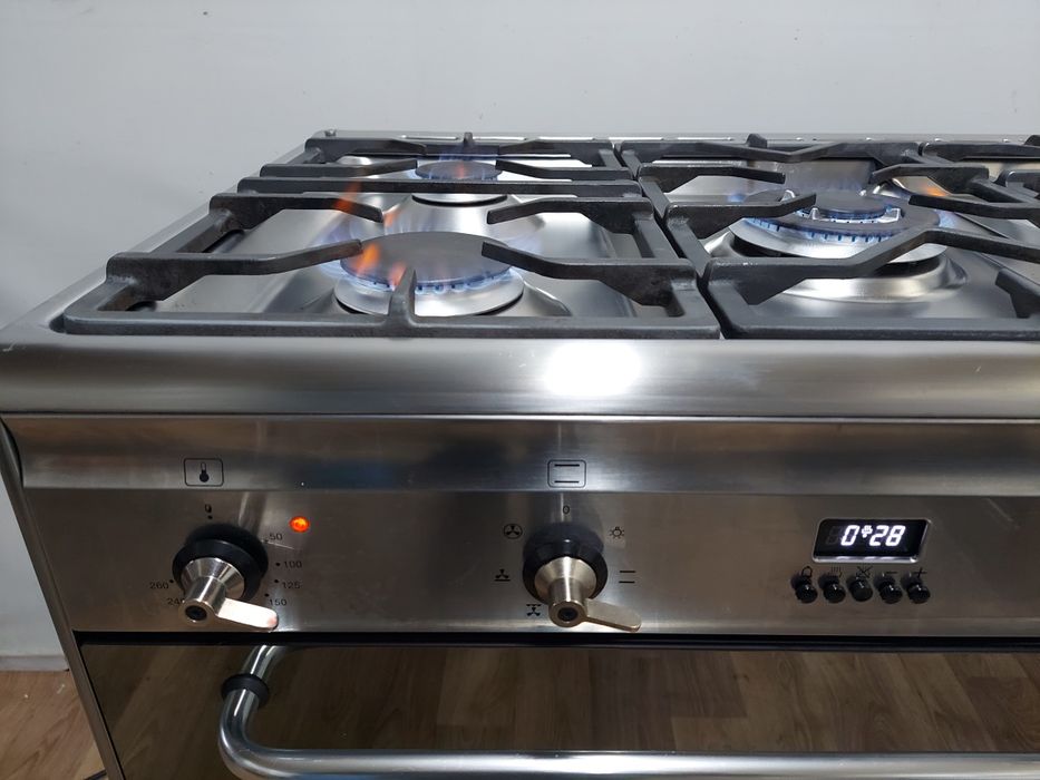 Газова плита Smeg на 5 канфорок Італія