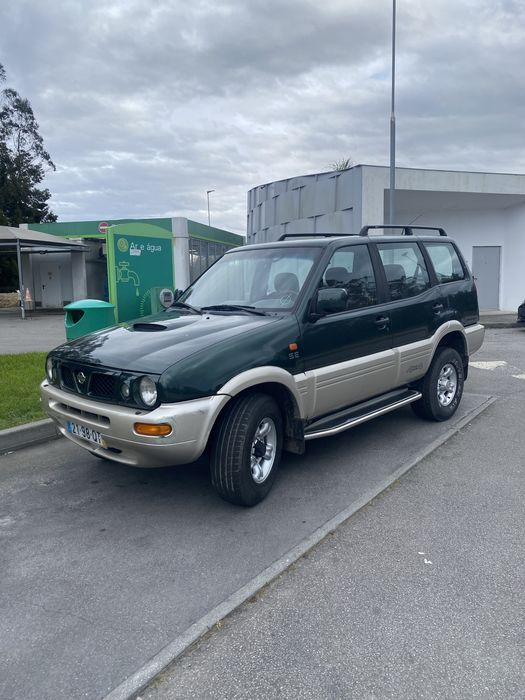 Nissan Terrano 2.4i 4x4 7 Lugares 1dono