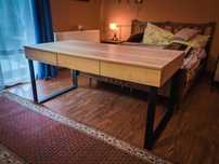 Biurko loft z kontenerem
