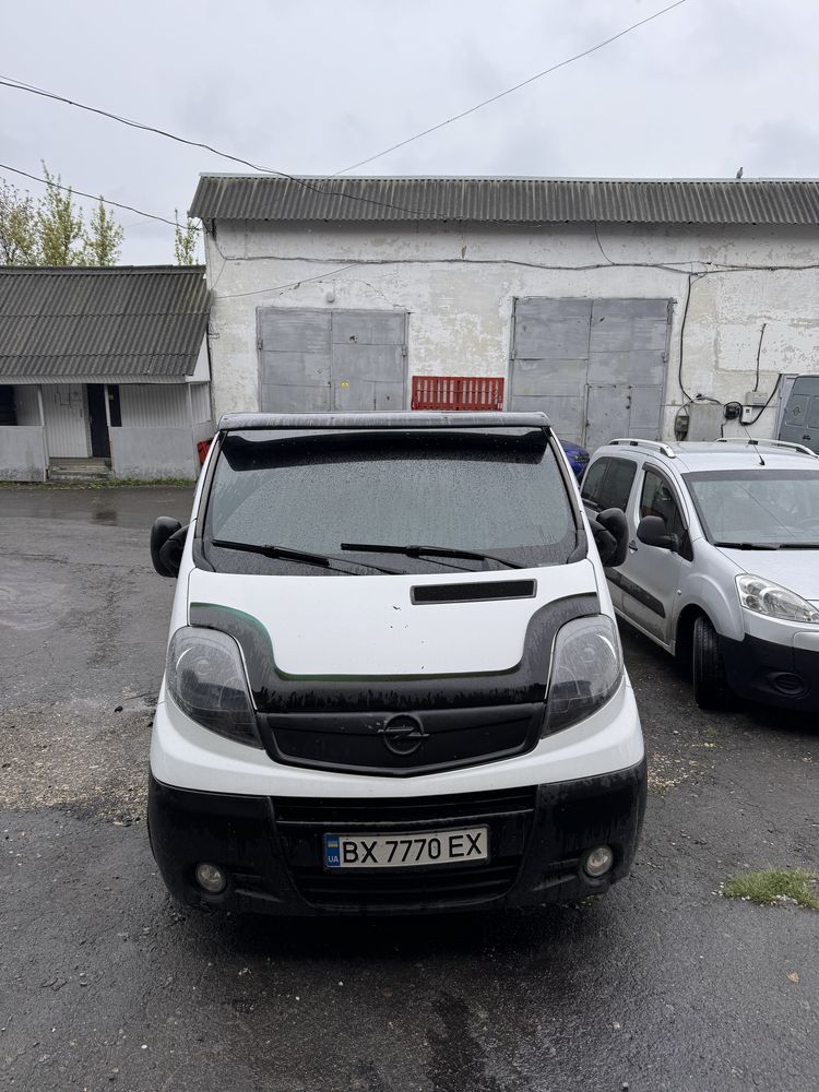 Opel vivaro грузпас 2.0