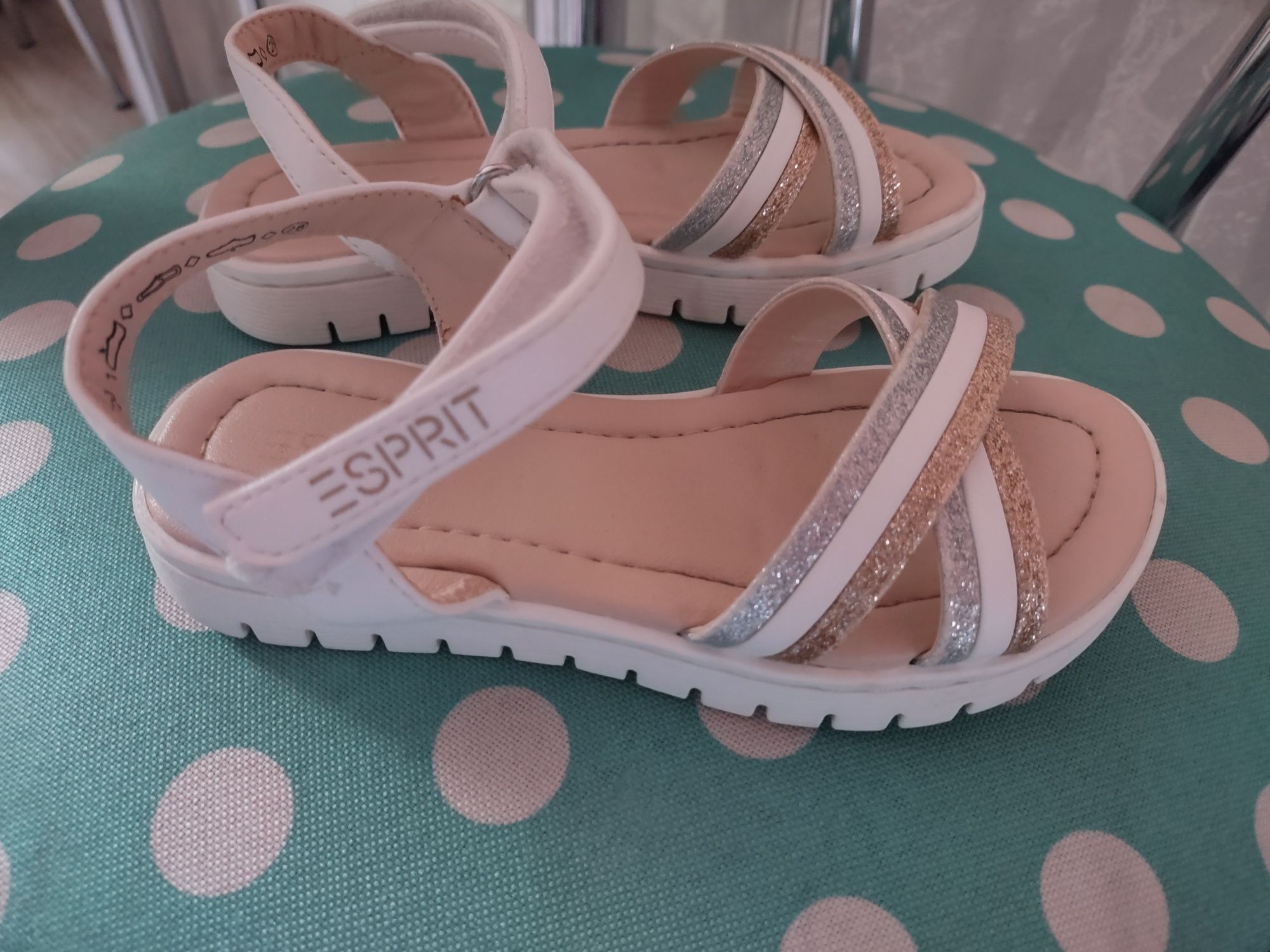 Sandały dziewczęce z Deichmann r. 28