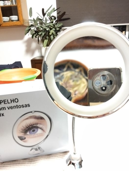 Espelho com pé rotativo