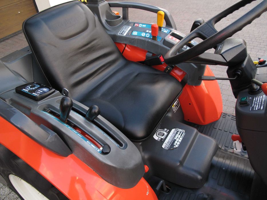 Mini Traktorek Kubota KB16 4X4 16KM Wspomaganie Rewers Mały Ogrodniczy