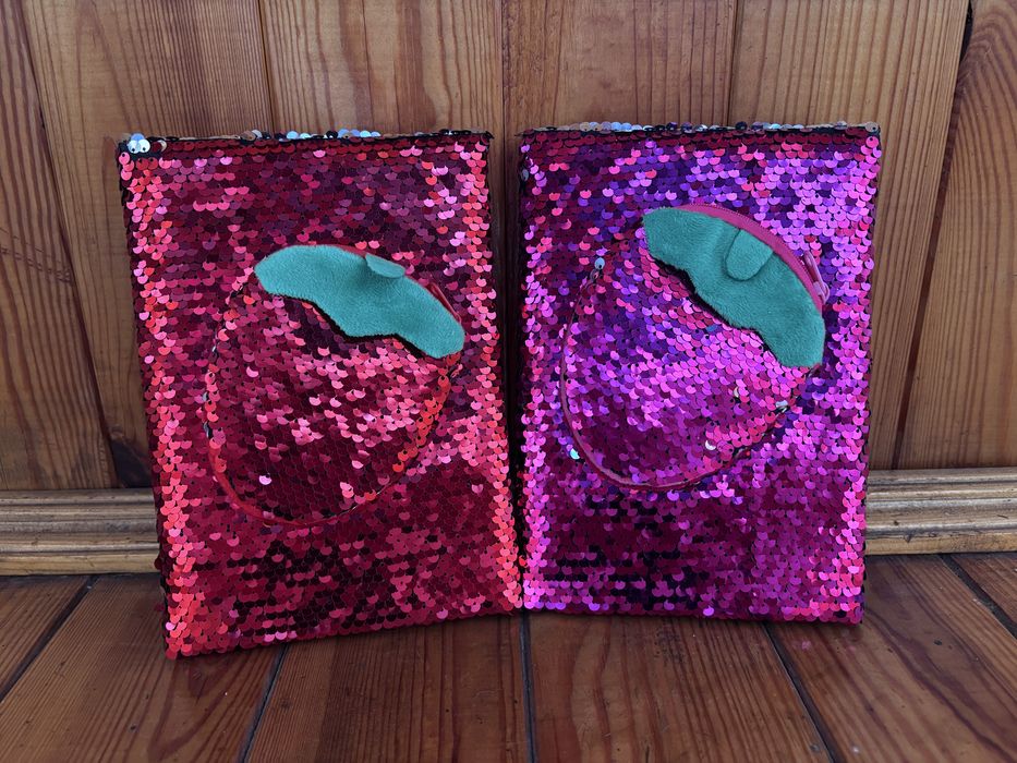 Блокнот з полуничкою в клітинку