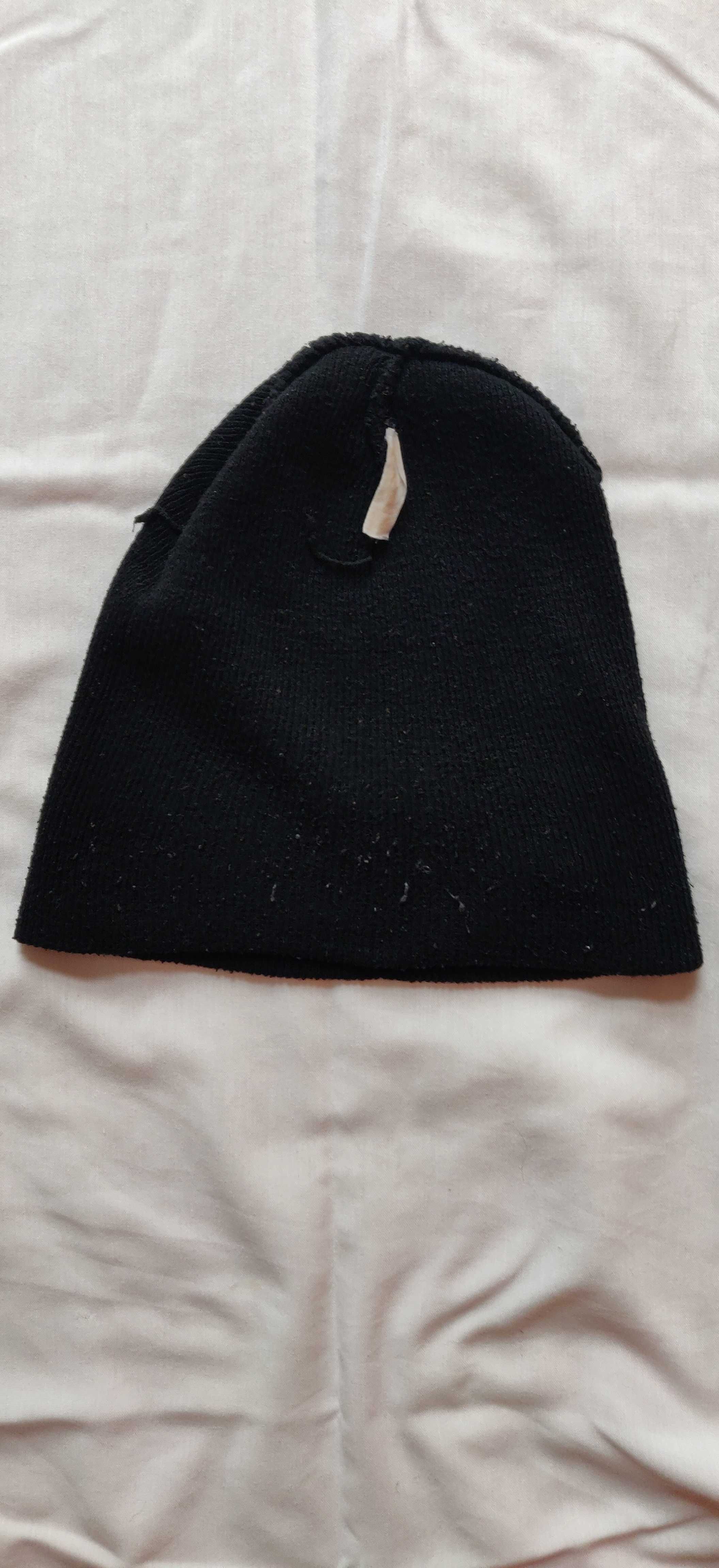 Czarna czapka rozmiar L-XL