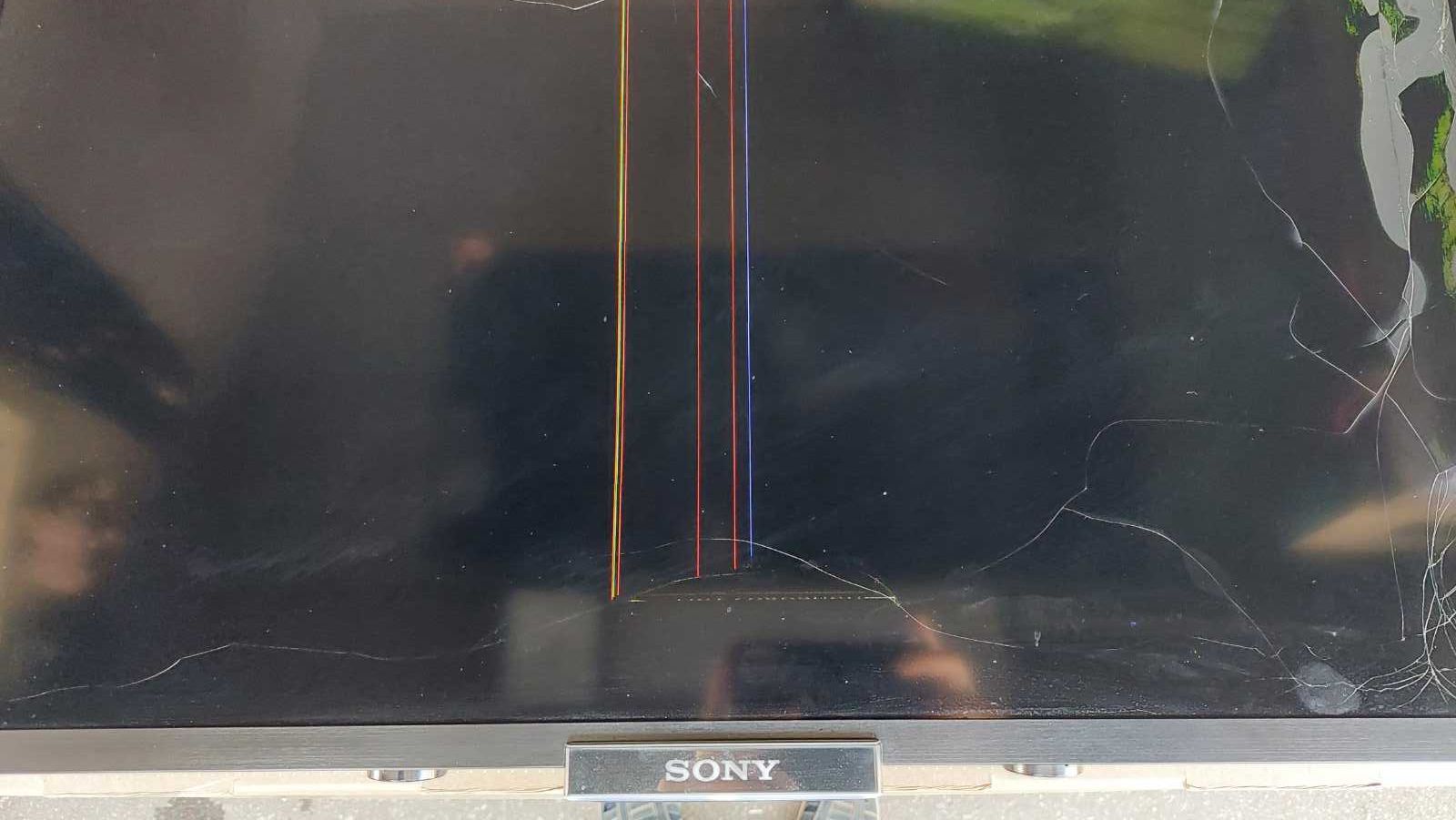 Телевізор SONY KDL-32W670A з пошкодженим екраном.
