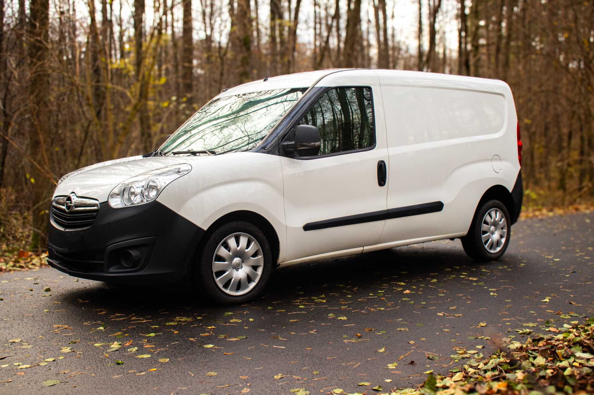 Bus do wynajęcia - Opel Combo Long Tani i ekonomiczny Warszawa