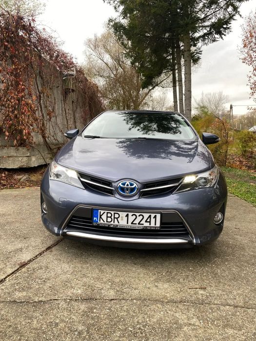 Toyota Auris Toyota Auris 1.8 Hybrid | 2015 r. | Bezwypadkowa | 133 800 km |