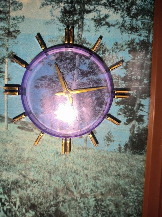 Продам механічний годинник в картині в  ідеальному стані.