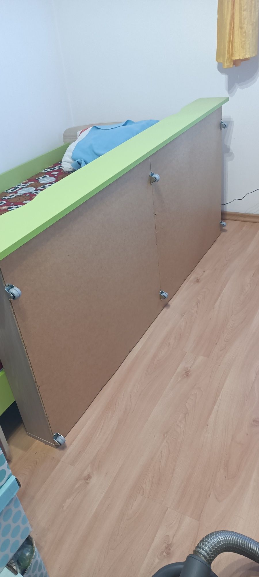 Łóżko z szufladą z możliwością dokupienia do kompletu nakasnika szafy