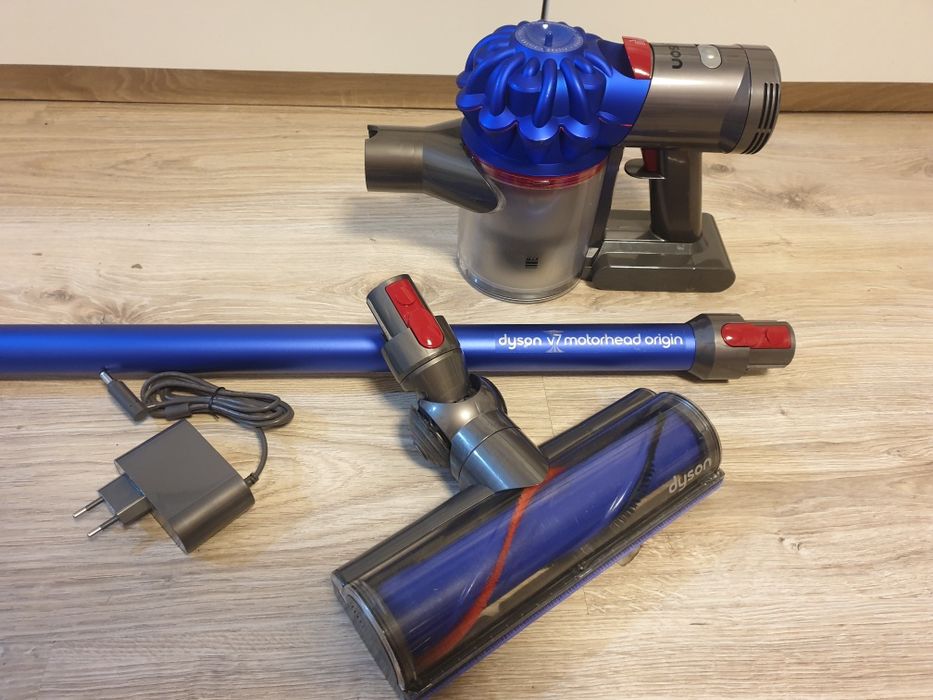 Odkurzacz Dyson v7 bezprzewodowy pionowy ładny