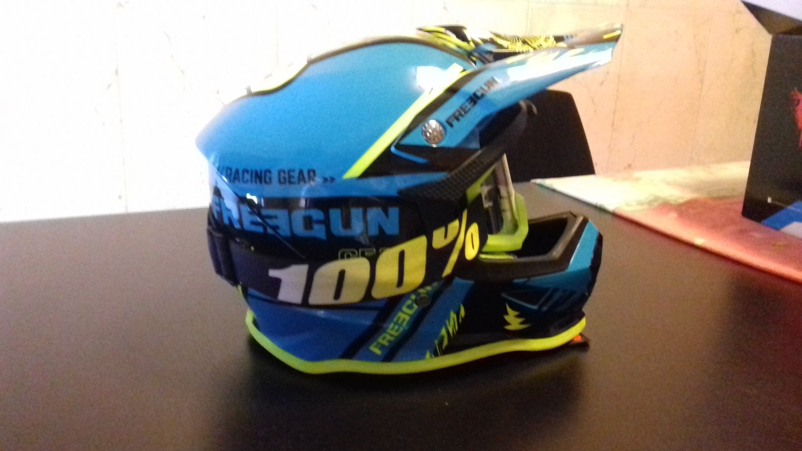 Capacete sem os óculos