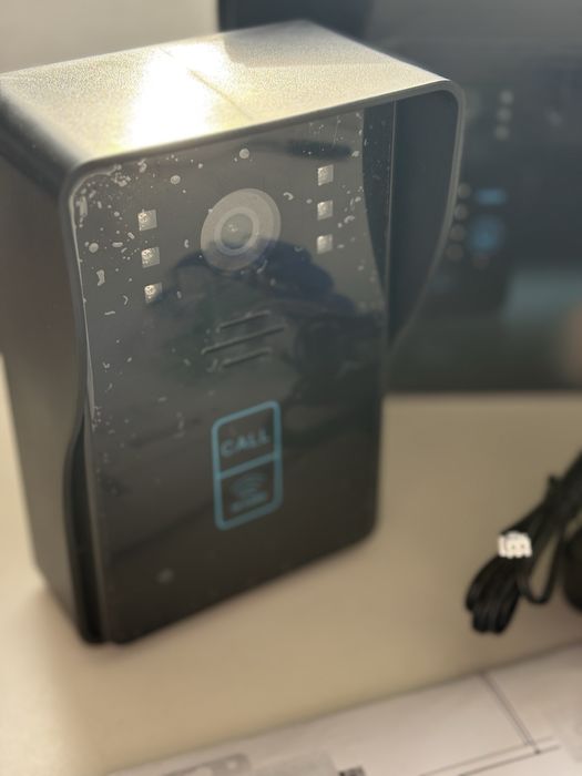 Bezprzewodowy wideodomofon WiFi z kamerą i czytnikiem RFID