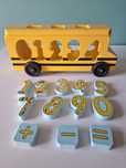 Drewniany autobus matematyczny Melissa&Doug i zestaw detektywistyczny