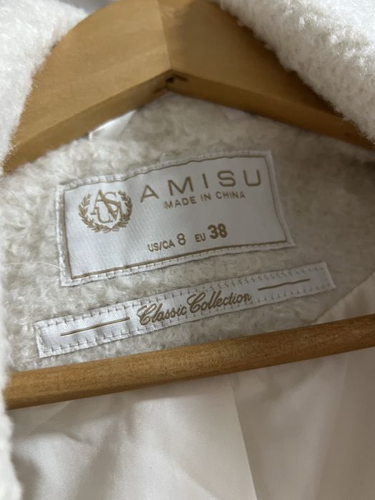 Пальто жіноче в молочному кольорі