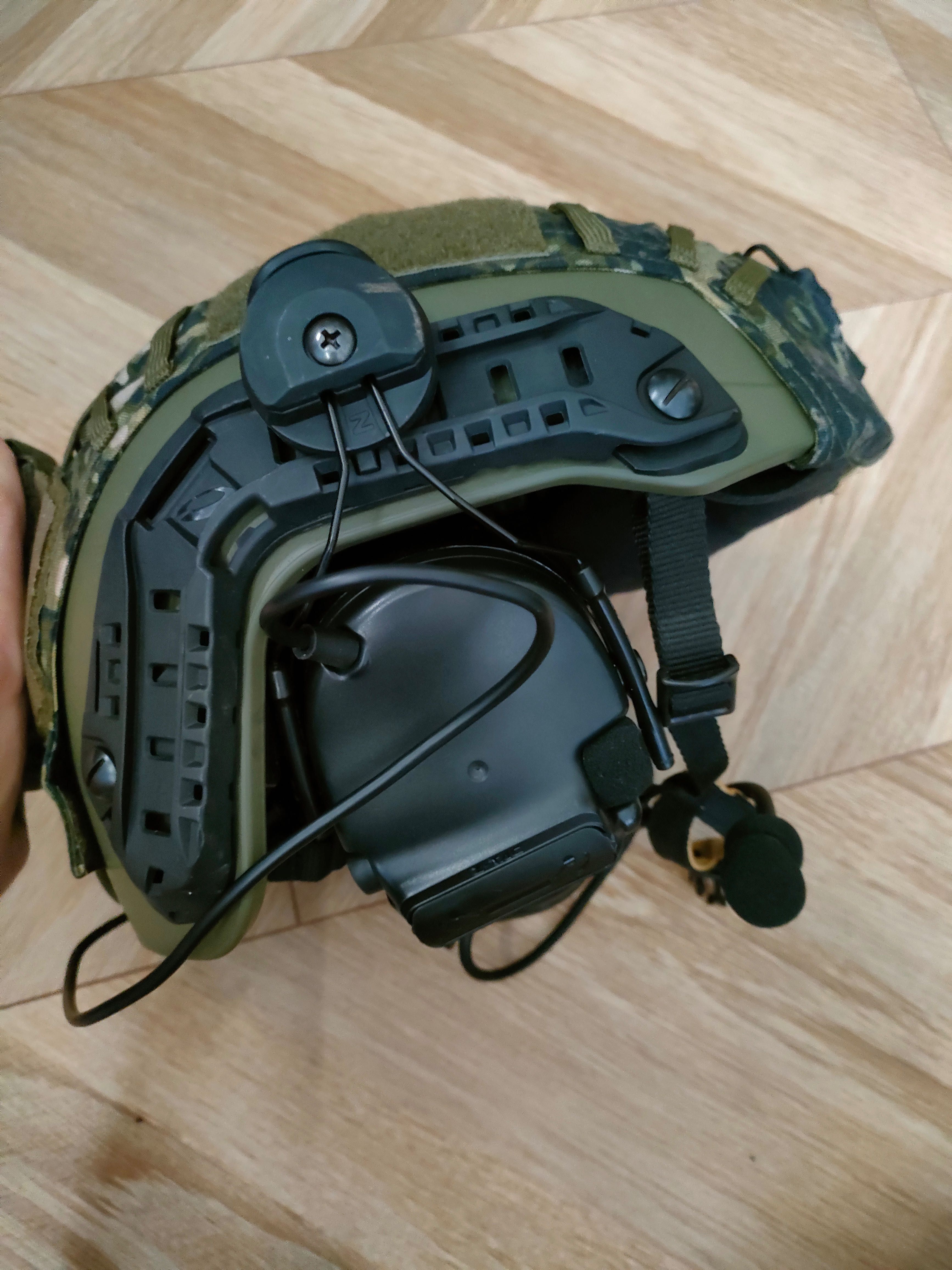 Replika hełmu Super High Cut L/XL + słuchawki Z-Tactical Z154 + PTT