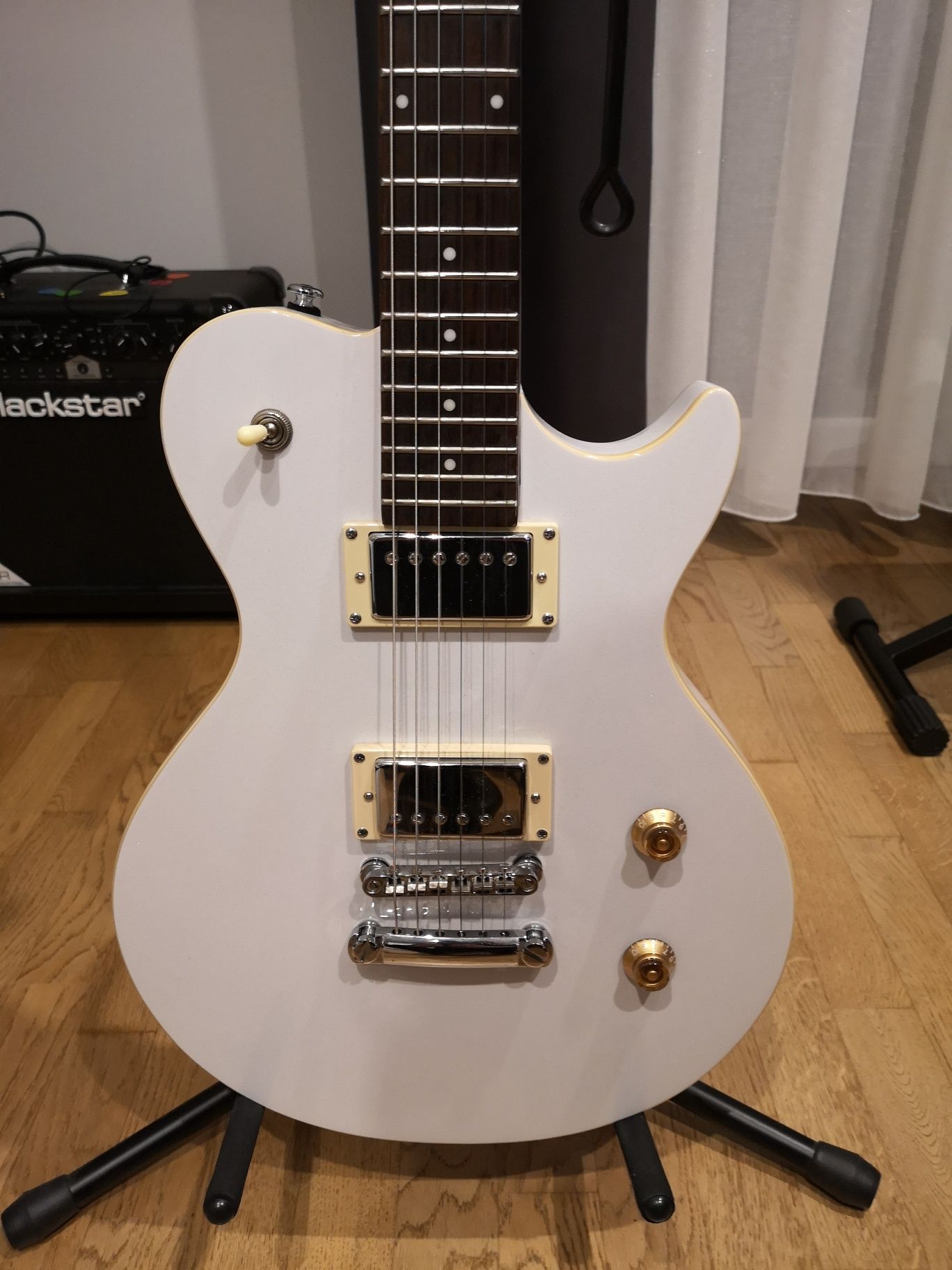 Gitara Greg Bennett
