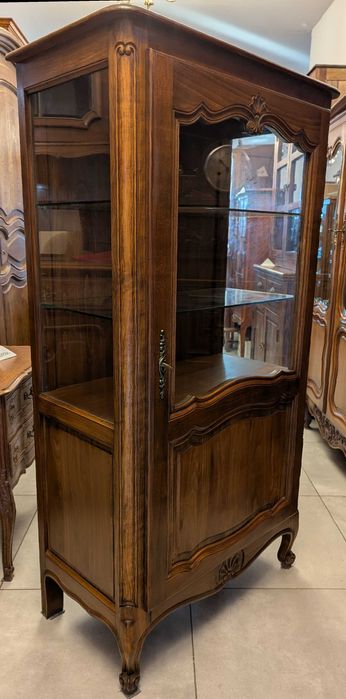 Piękna witryna,serwantka ludwikowska orzech