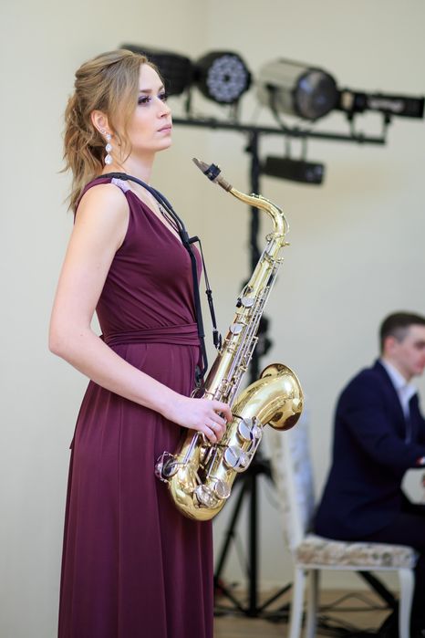 Саксофон Київ. Саксофоністка. Новий рік.На свято.