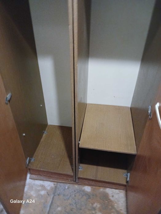 Шкаф з двох частин, Б\В